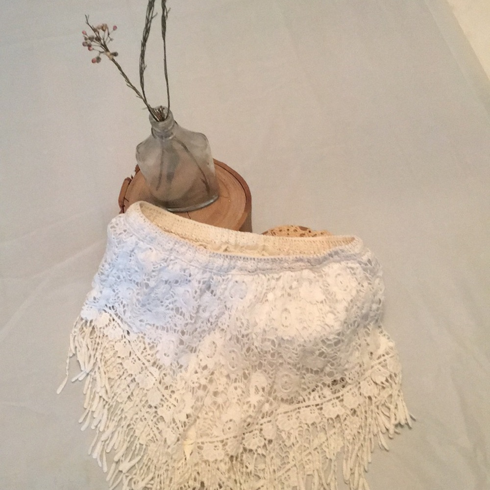 White fringe shorts lace pattern